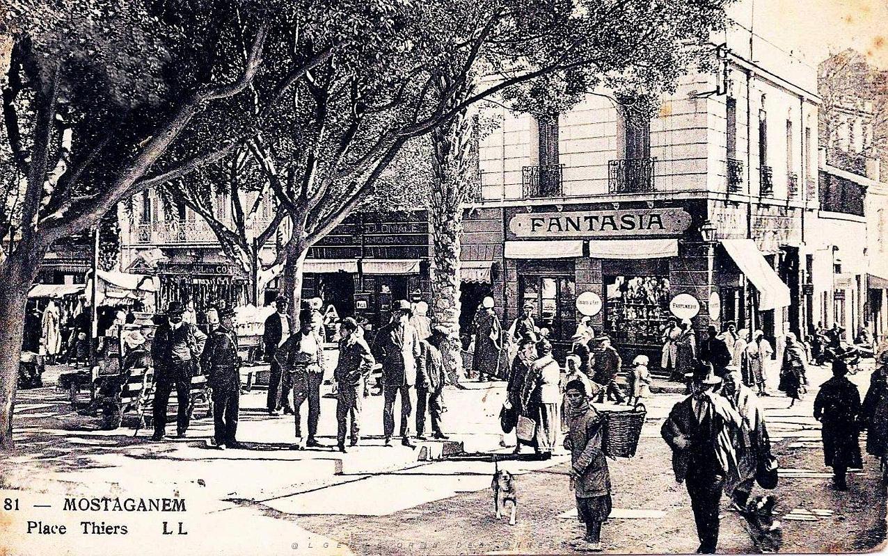 1979- Mostaganem - La Place Thiers.jpg